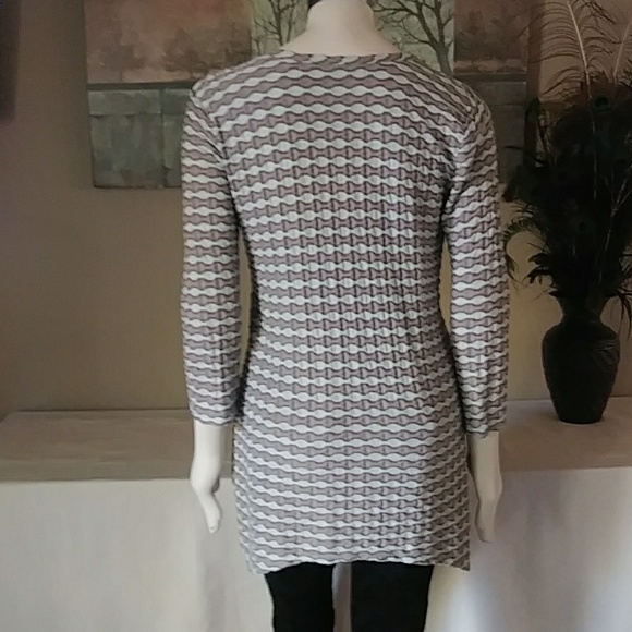 Textured Knit Asymmetrical Tunic by Plume & Thread - Picture 4 of 8